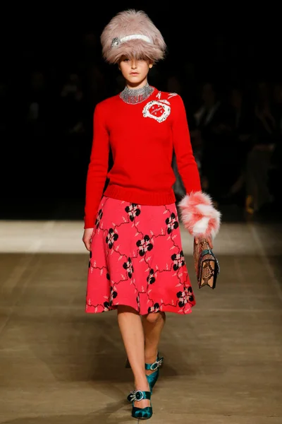 Look 16